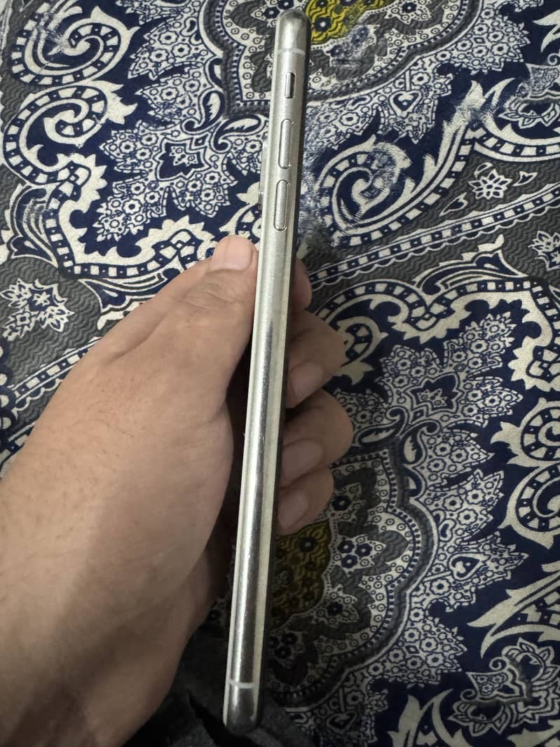 Apple iPhone XS Max 6