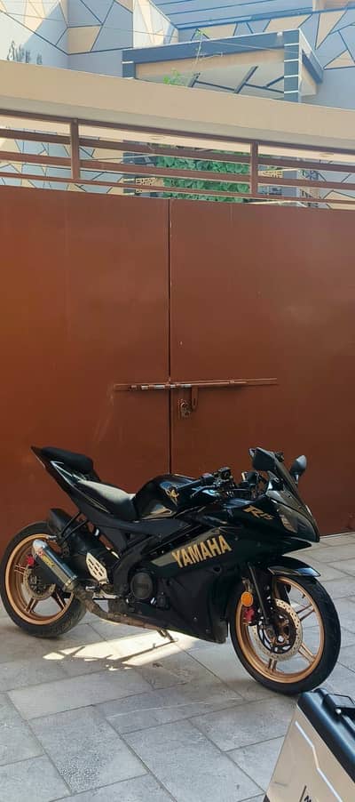 Yamaha R15 V2 for sell