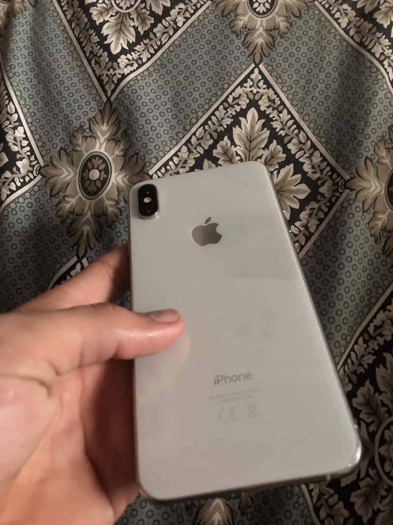 Apple iPhone XS Max 1