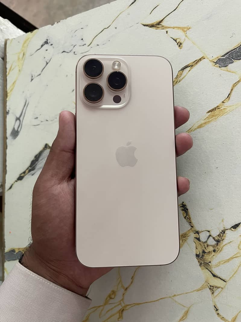 Apple iPhone 16 Pro Max 0