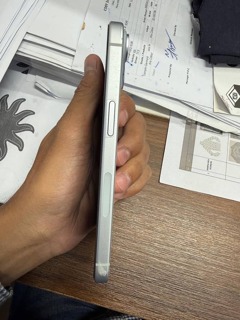 Apple iPhone 15 2