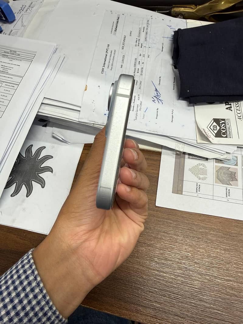 Apple iPhone 15 5