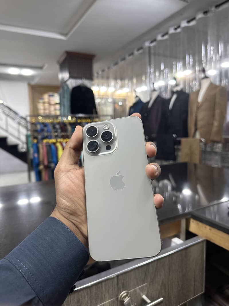 Apple iPhone 15 Pro Max 2