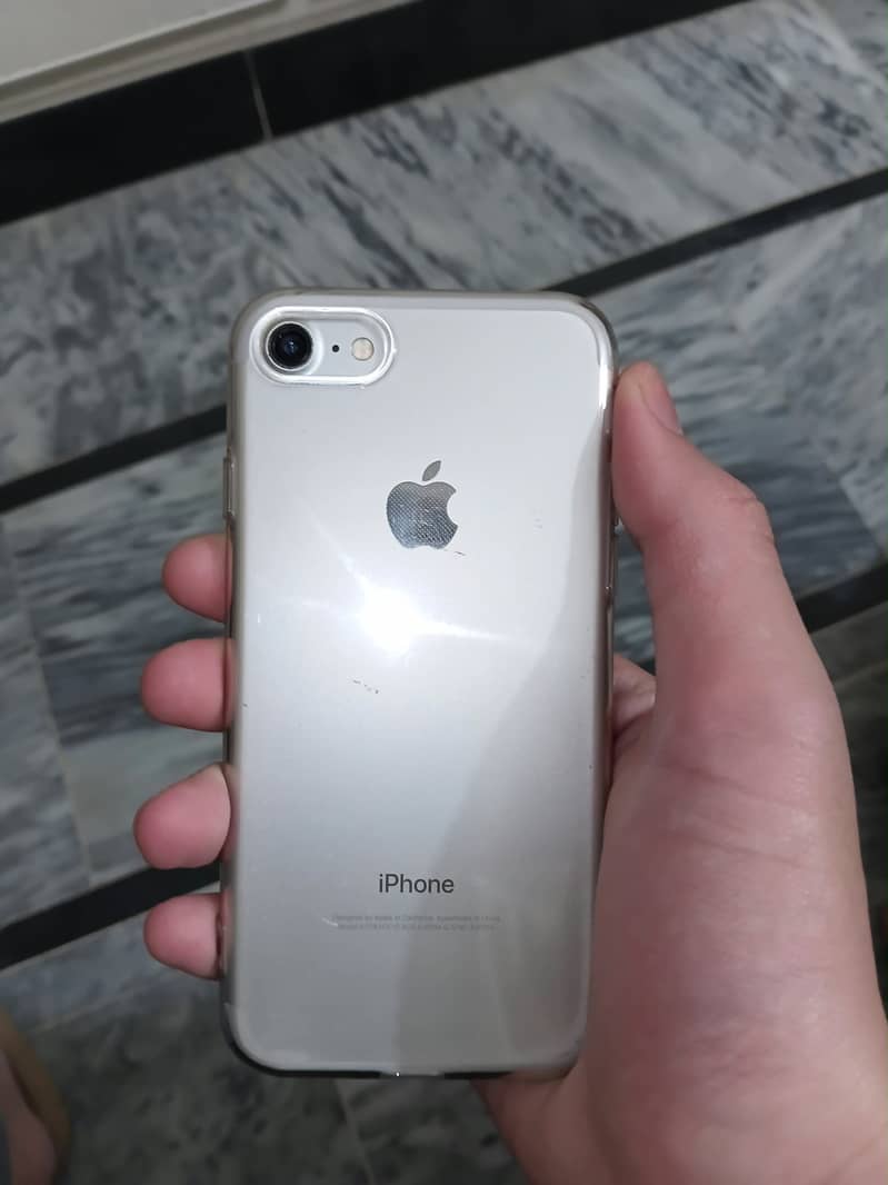 Apple iPhone 7 0