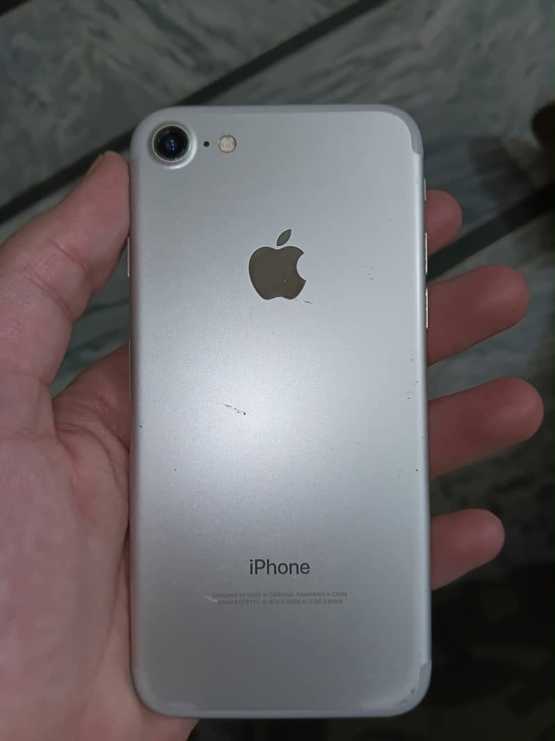 Apple iPhone 7 3