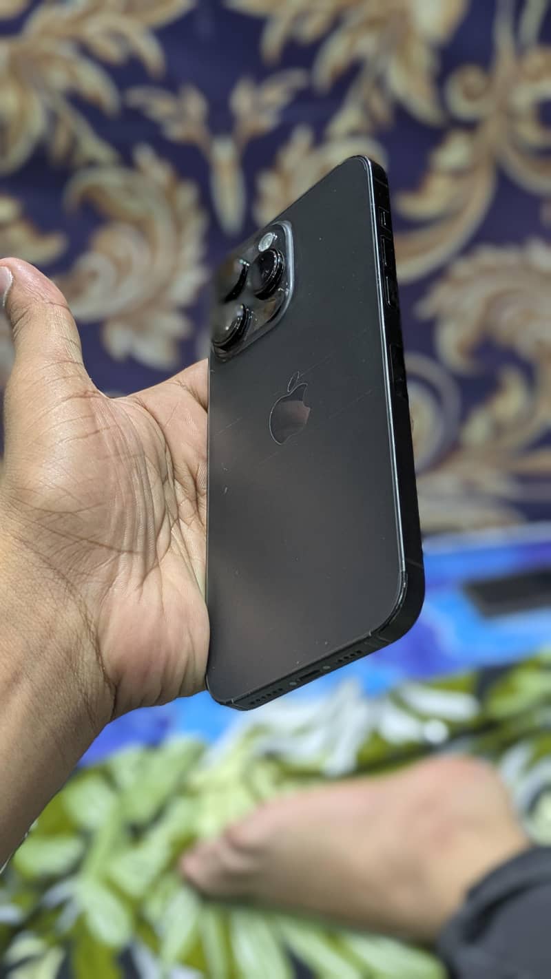 Apple iPhone 14 Pro Max 1