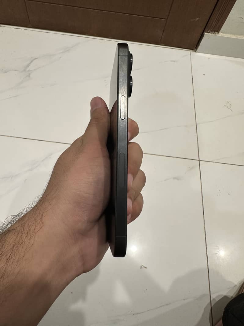 Apple iPhone 15 Pro Max 1