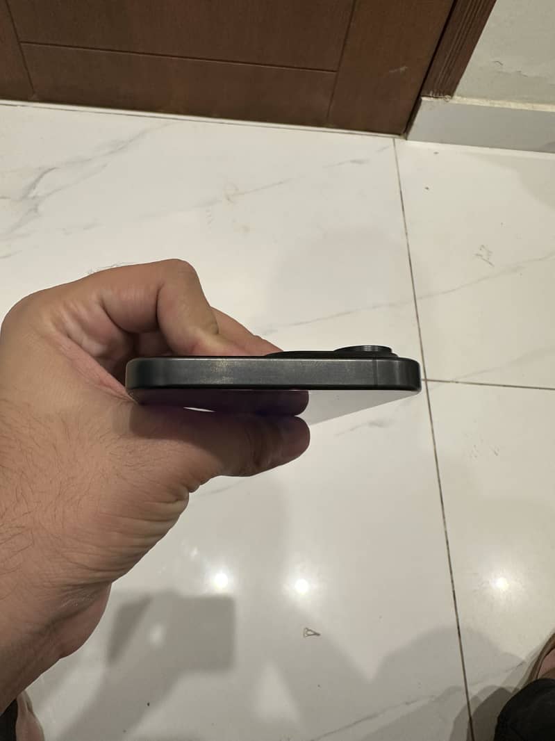 Apple iPhone 15 Pro Max 2