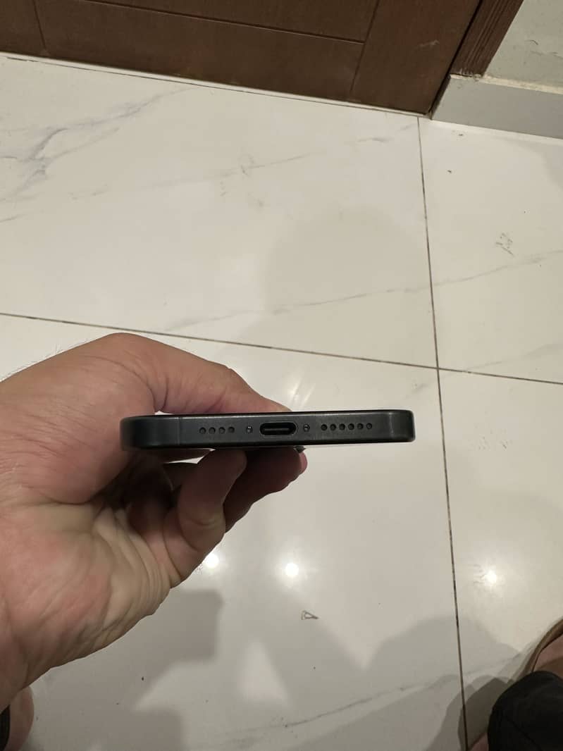 Apple iPhone 15 Pro Max 3