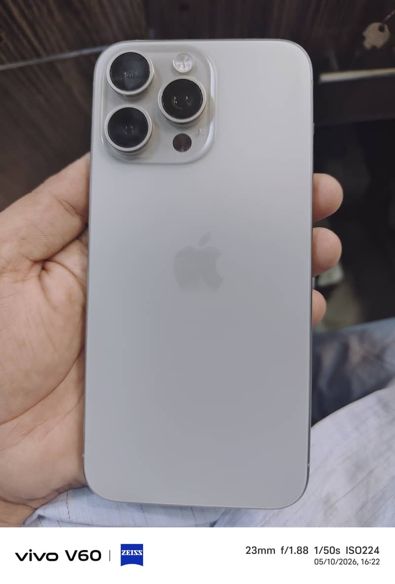 Apple iPhone 15 Pro Max 0