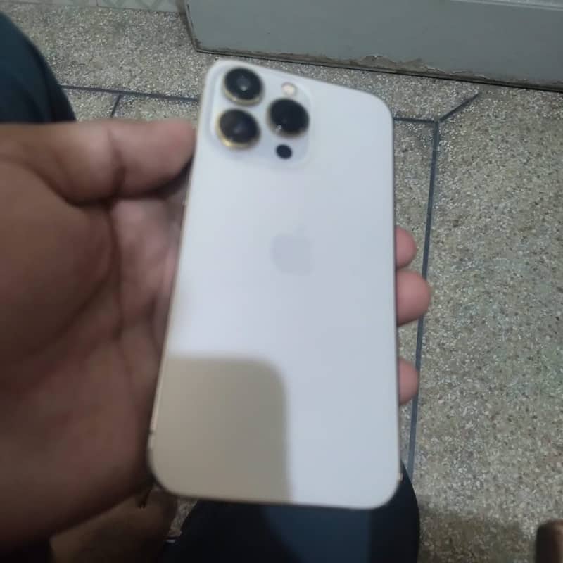 Apple iPhone 13 Pro 4