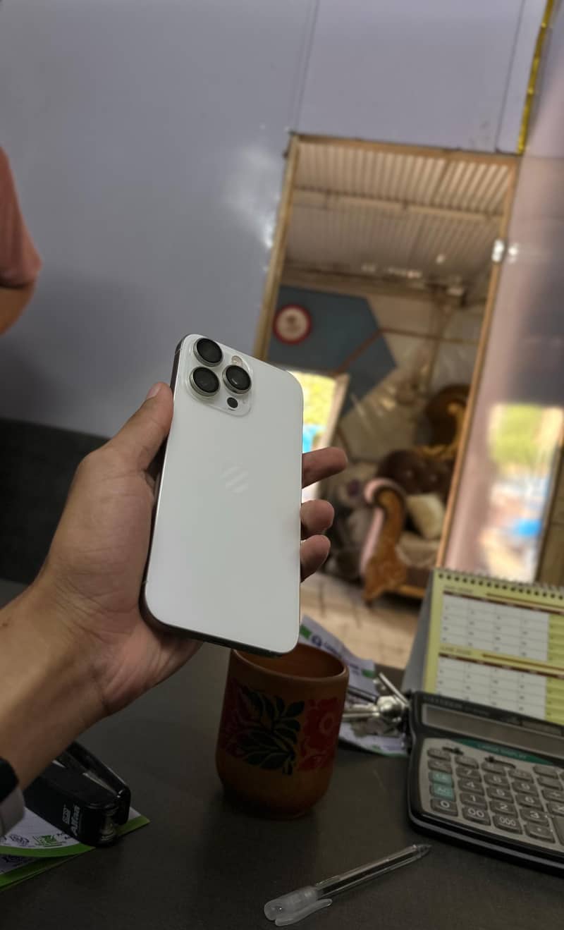 Apple iPhone 15 Pro Max 0