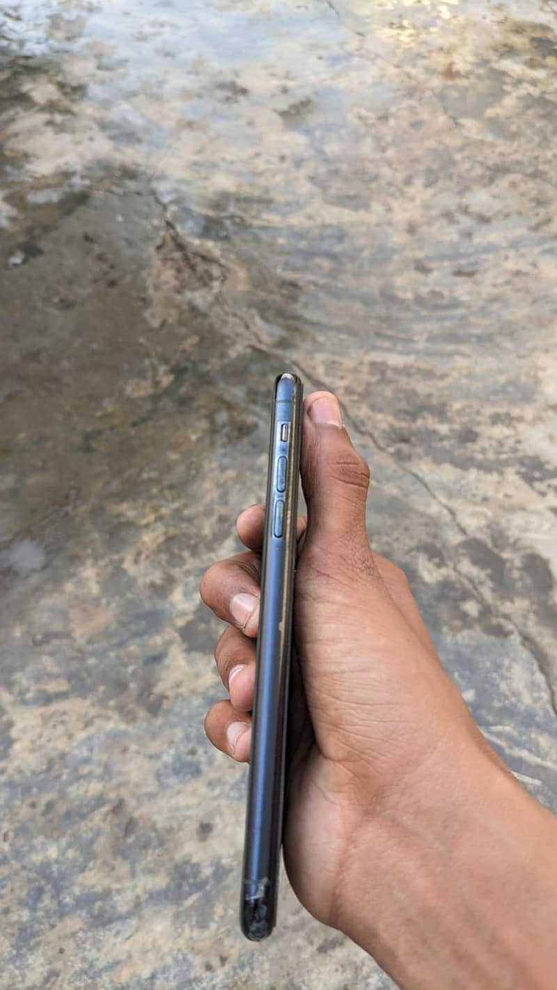 Apple iPhone 11 Pro Max 1