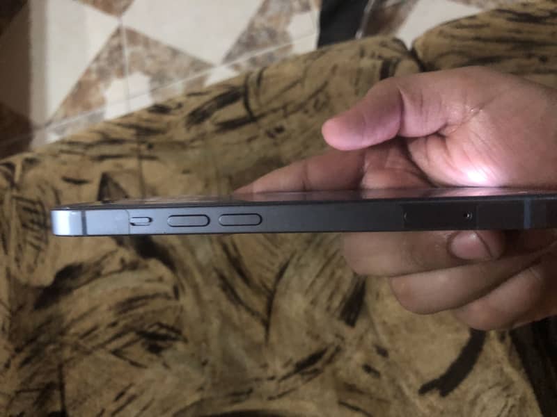 Apple iPhone 14 3