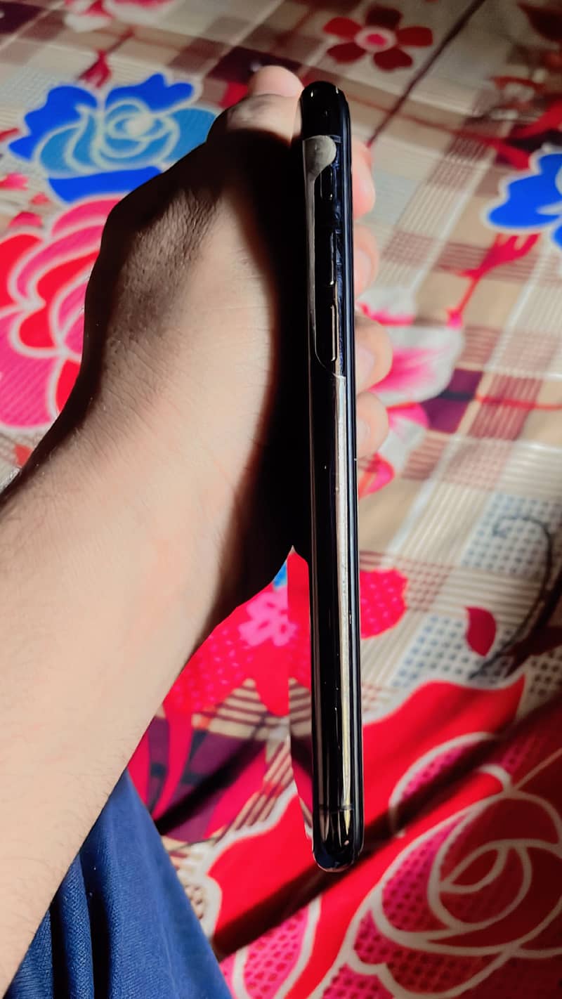 Apple iPhone X 4