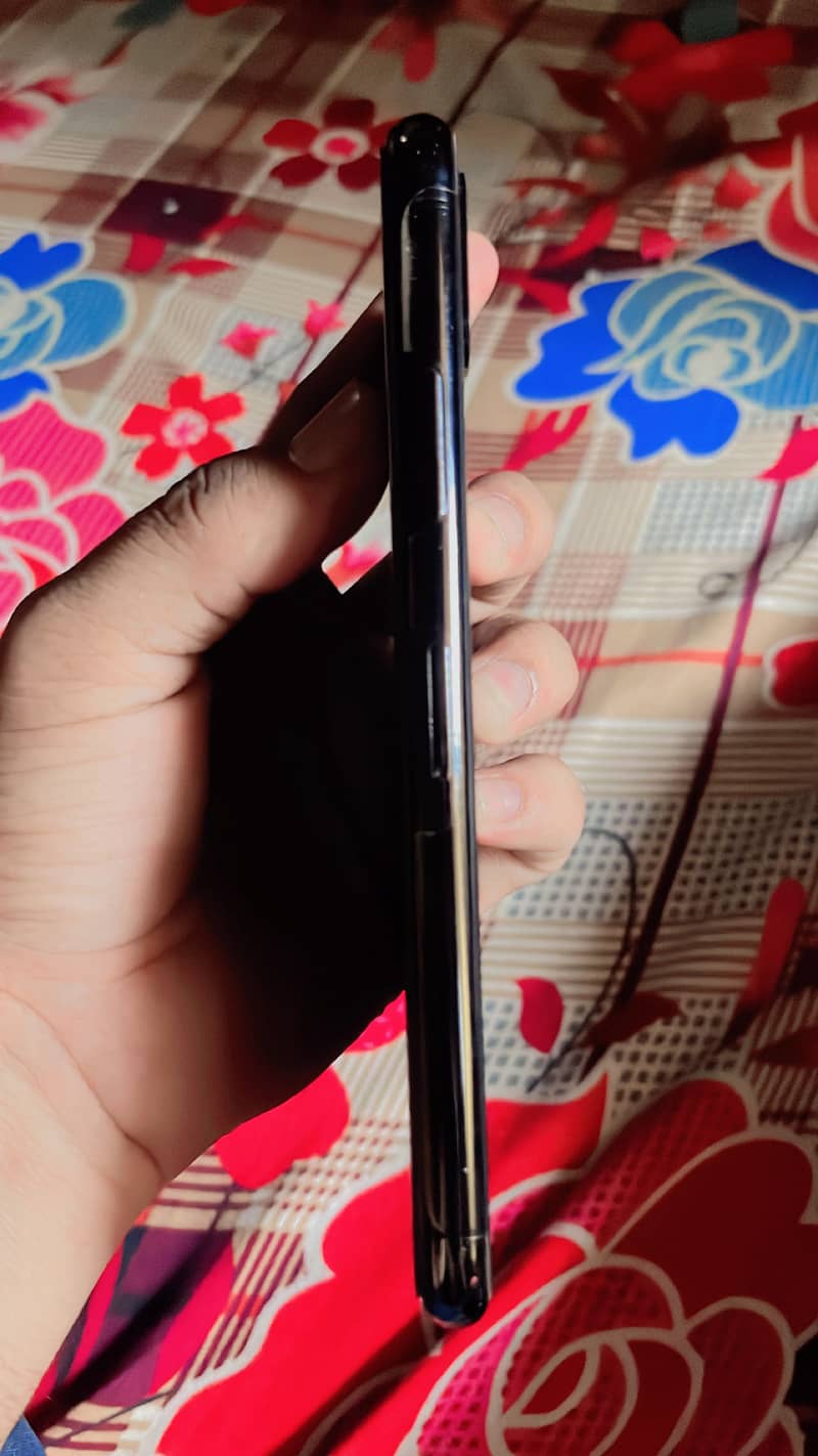 Apple iPhone X 5