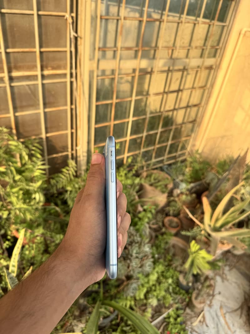 Apple iPhone XR 4