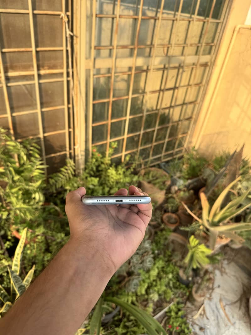 Apple iPhone XR 5