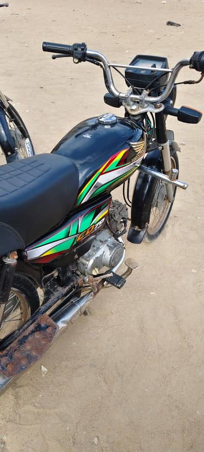 hondyas 70 cc bike model 2023/12/ month ki hai excellent condition hai