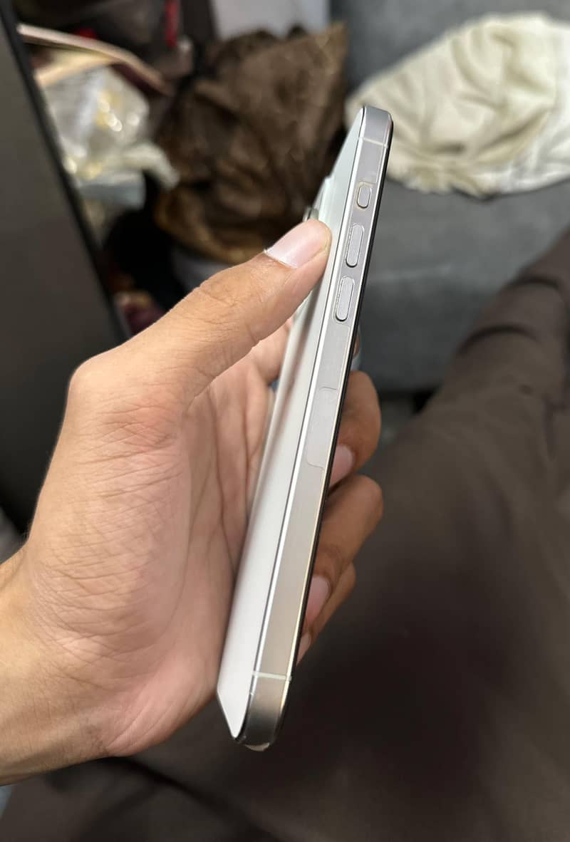 Apple iPhone 15 Pro Max 3