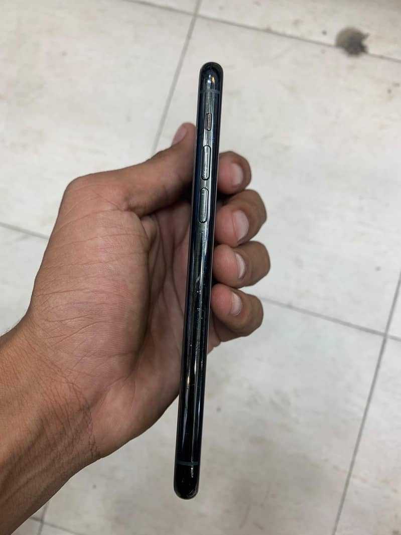 Apple iPhone 11 Pro 2