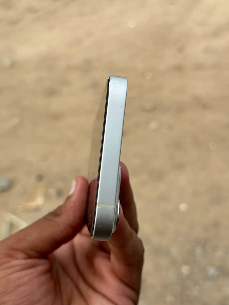 Apple iPhone 13 3