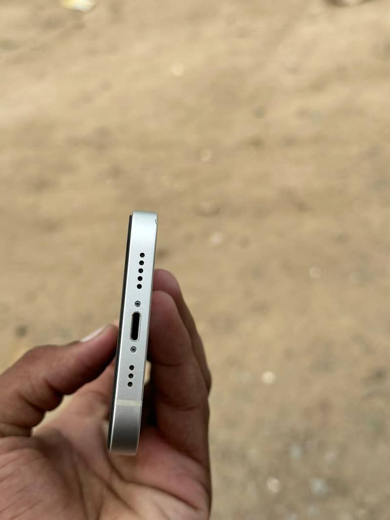 Apple iPhone 13 4