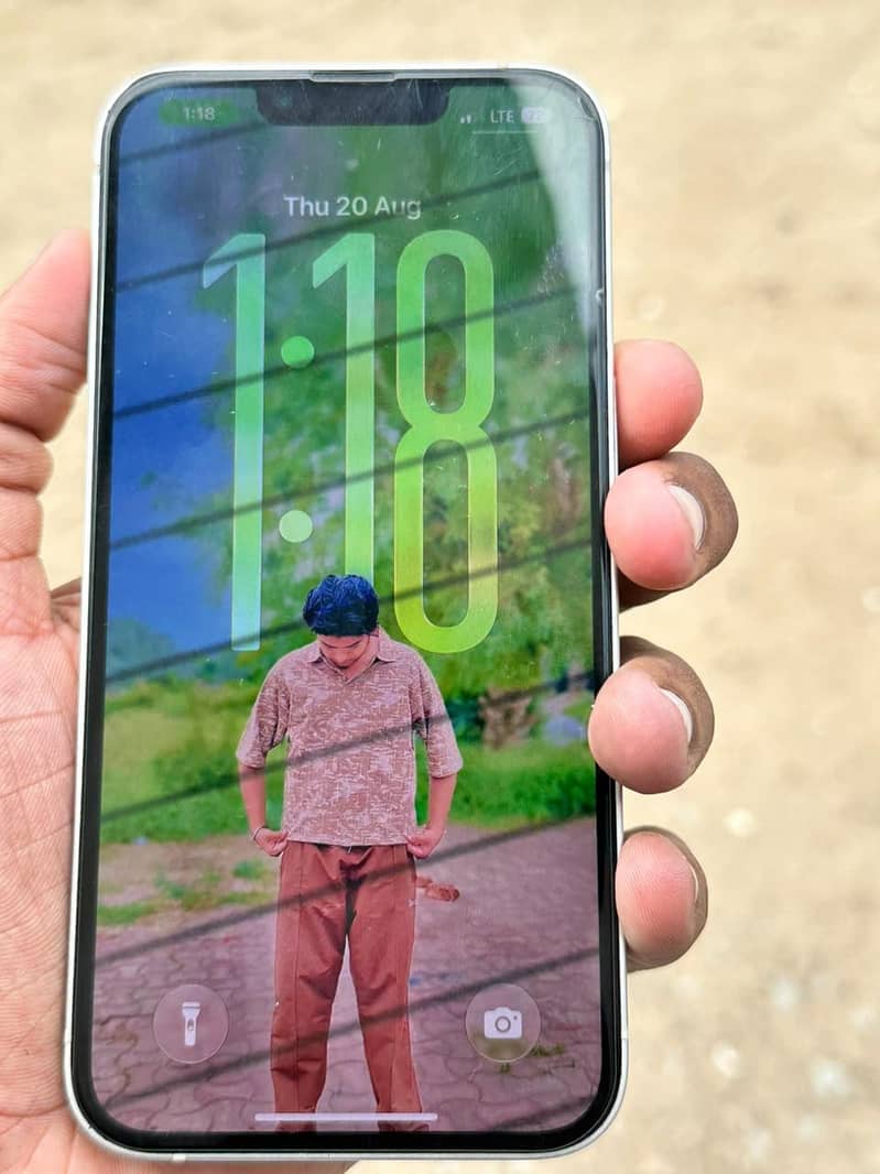 Apple iPhone 13 6