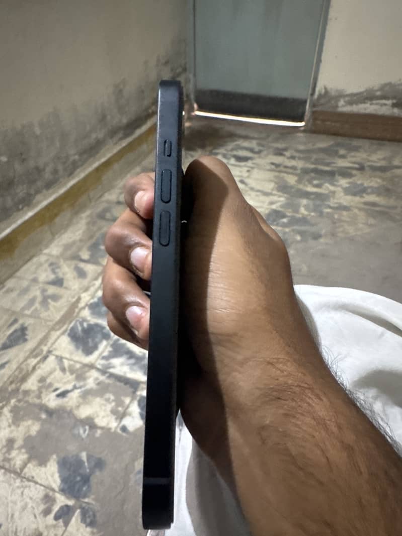 Apple iPhone 14 4