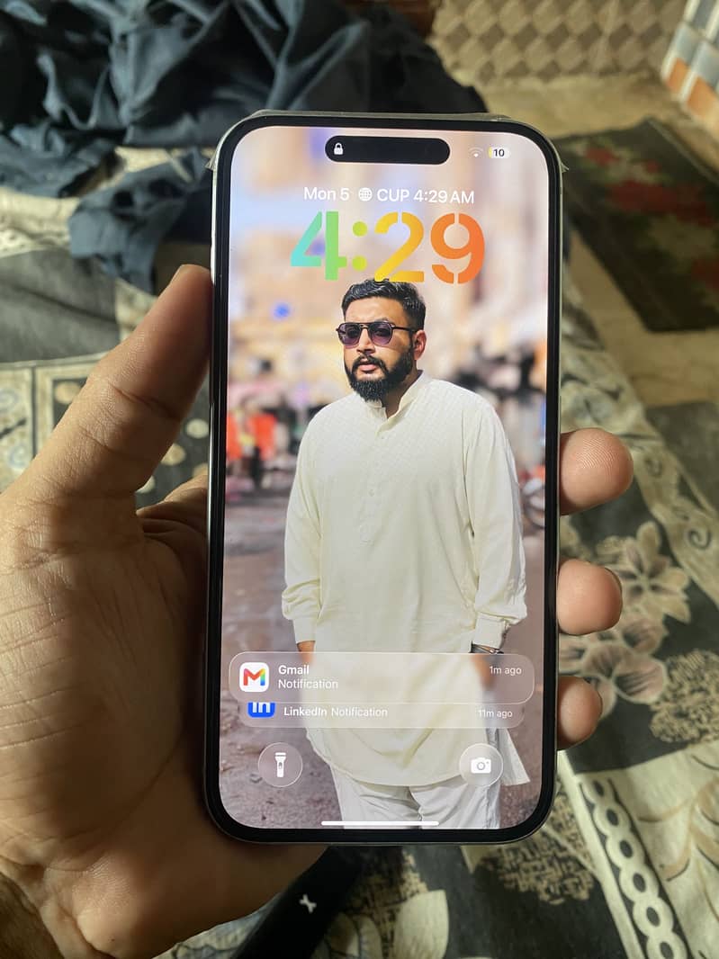 Apple iPhone 15 plus 6