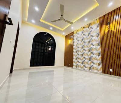 8 Marla Ground Portion For Rent In Faisal Town