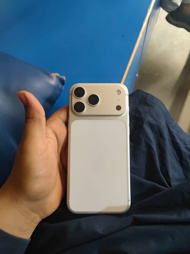 Apple iPhone 17 Pro Max 3