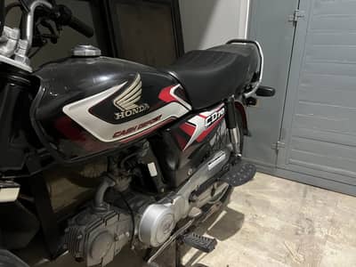 Honda CD 70 2025