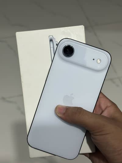 Ip 17 Air non pta fu 100 bh just 94 cycles 10/10 under apple warranty