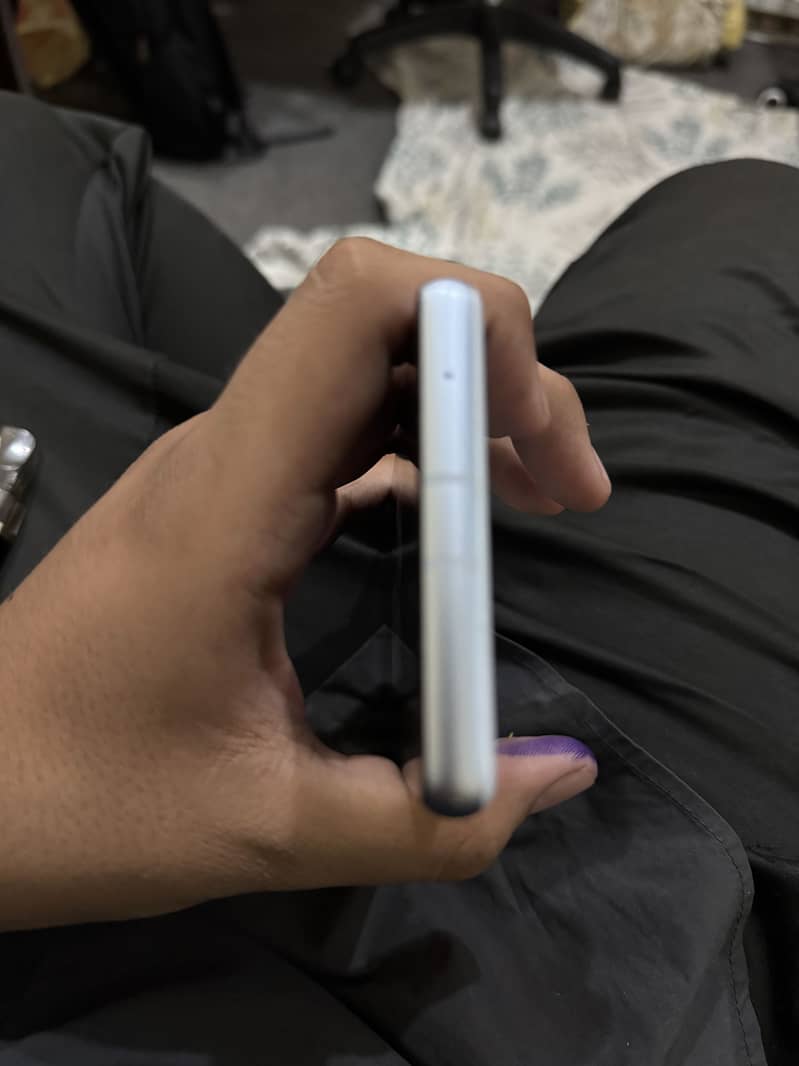 Google Pixel 7a 5