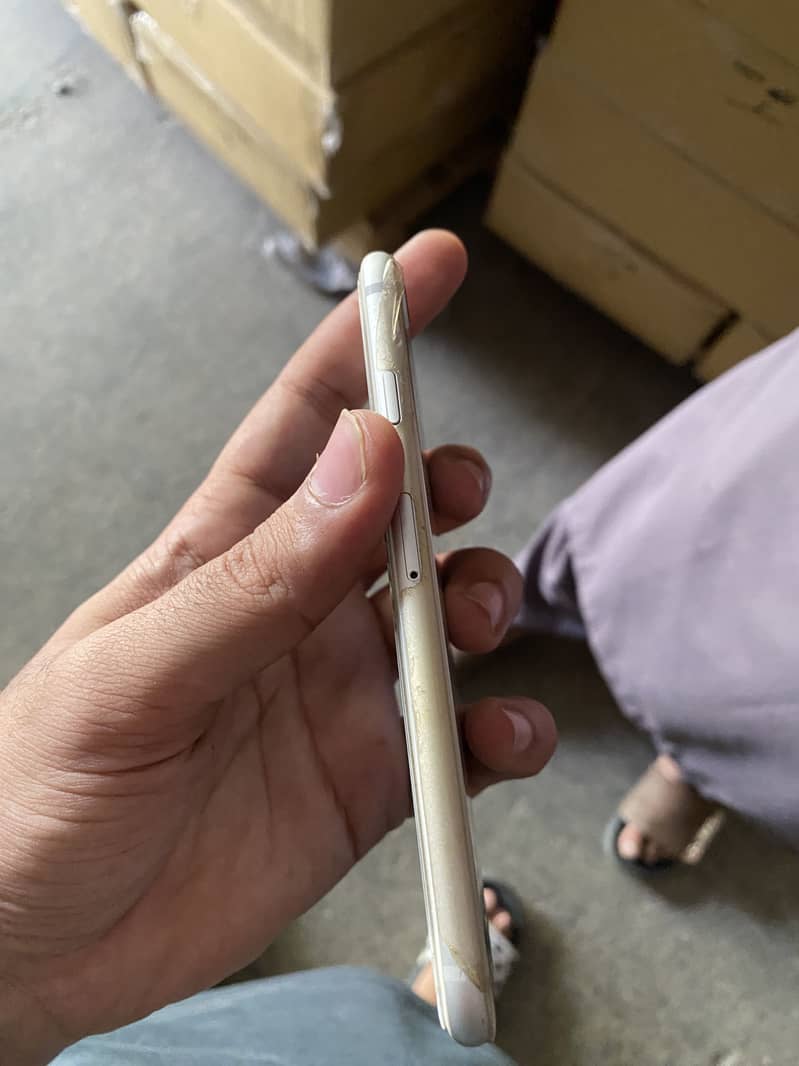 Apple iPhone 8 1
