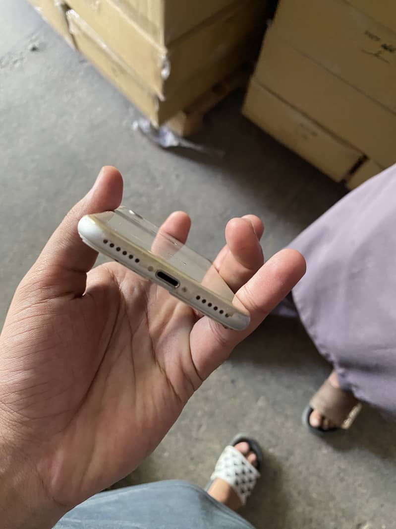 Apple iPhone 8 3