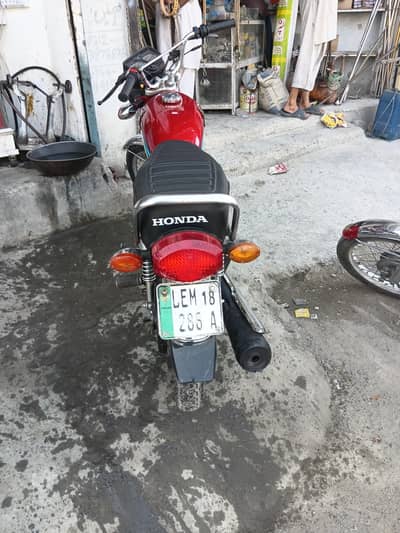 137000