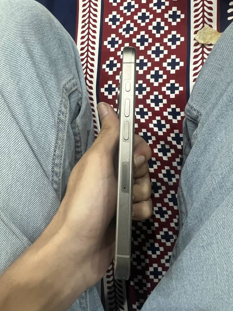 Apple iPhone 15 Pro 2