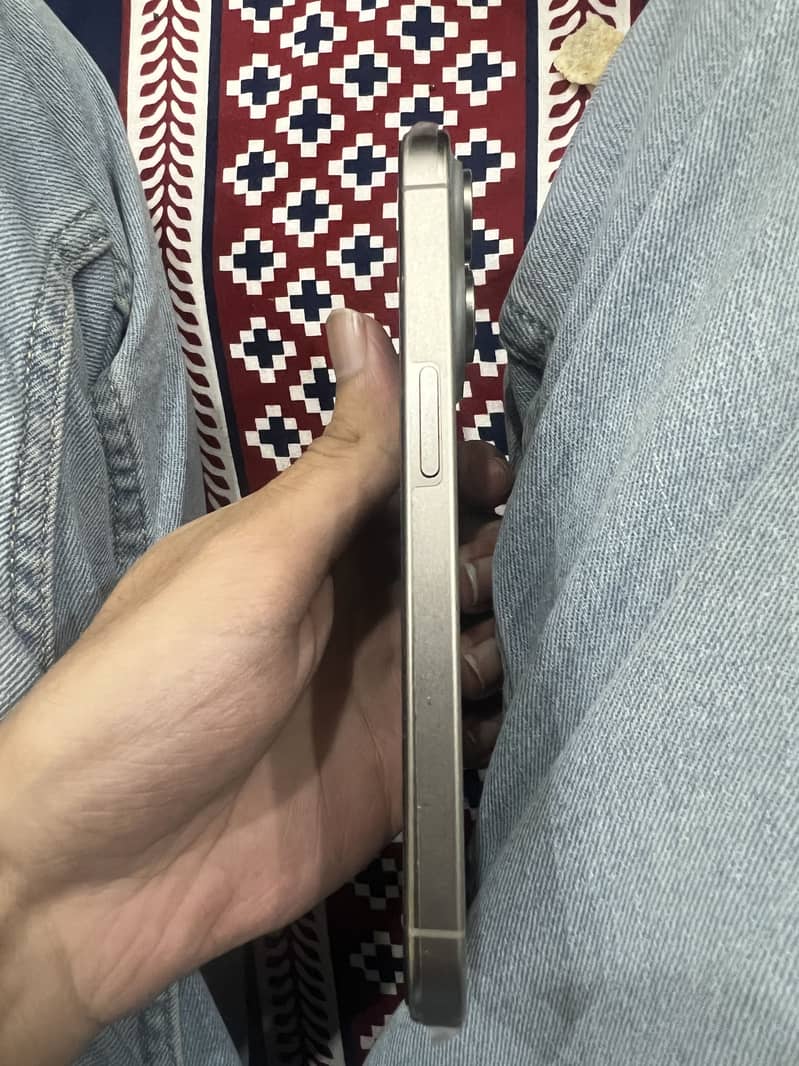 Apple iPhone 15 Pro 3