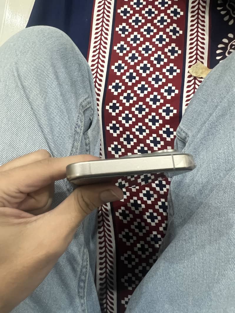 Apple iPhone 15 Pro 4