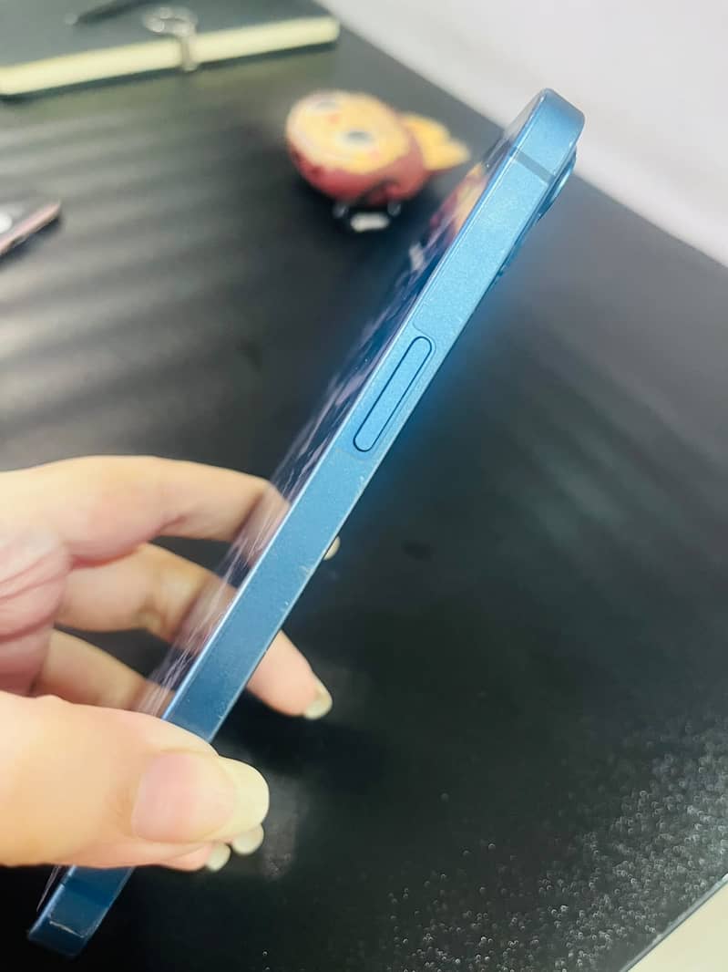Apple iPhone 13 2