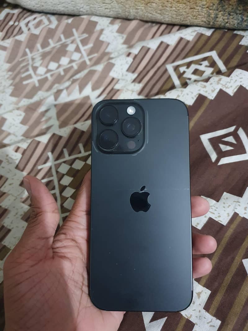 Apple iPhone 16 Pro Max 2