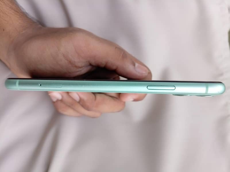 Apple iPhone 11 3