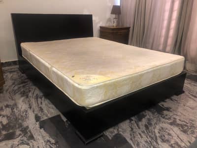 Used Queen size bed