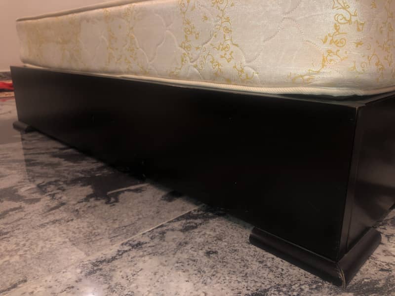 Used Queen size bed 1
