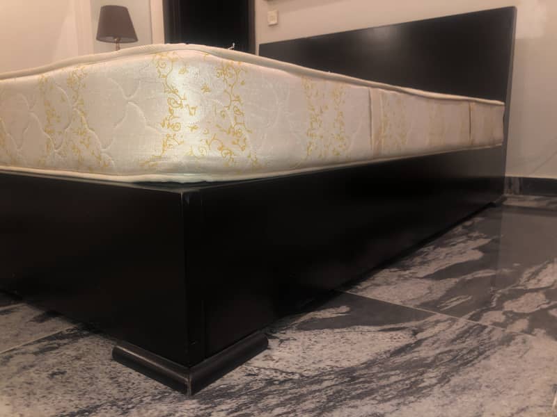 Used Queen size bed 2