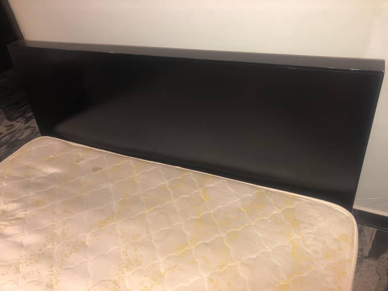 Used Queen size bed 3