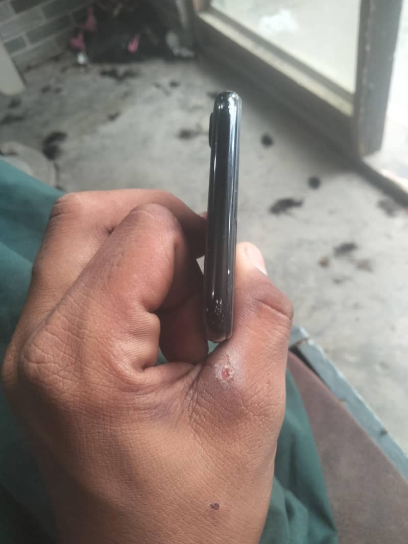 Apple iPhone 7 0