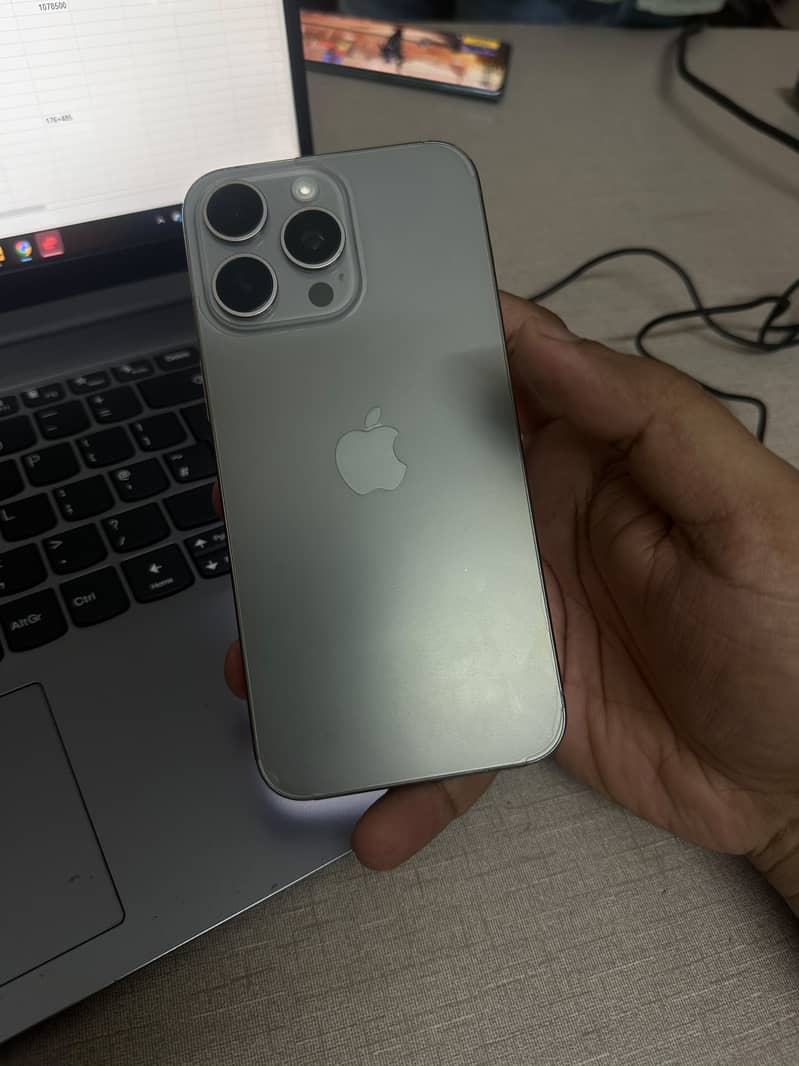 Apple iPhone 15 Pro Max 0